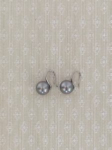 Pearl drop Earrings in grey