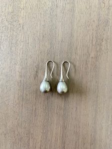 teardrop pearl earrings grey
