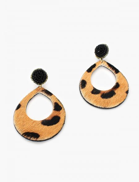 Kenya earrings - Leopard closeup