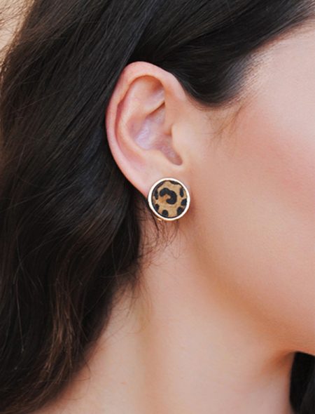 Clip on earrings with model