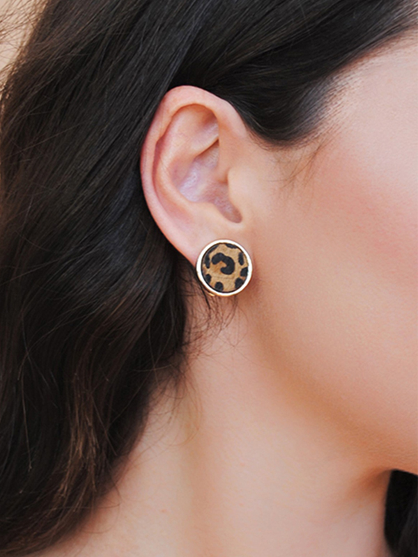 Clip on earrings with model